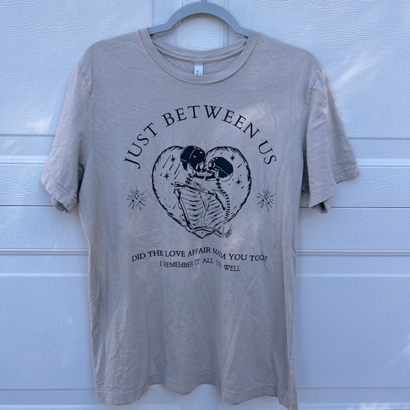 ALL TOO WELL TSHIRT🧣 - Picture 1 of 2